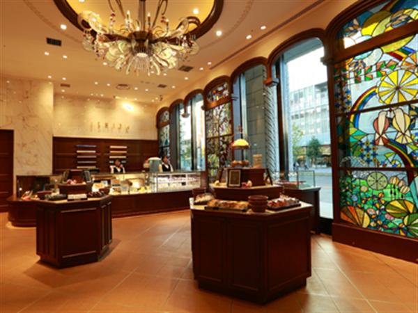 札幌大通西4ビル ISHIYA SHOP 写真提供:石屋製菓株式会社 札幌大通西4ビル ISHIYA SHOP