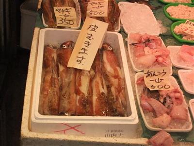小樽の市場で朝イカ