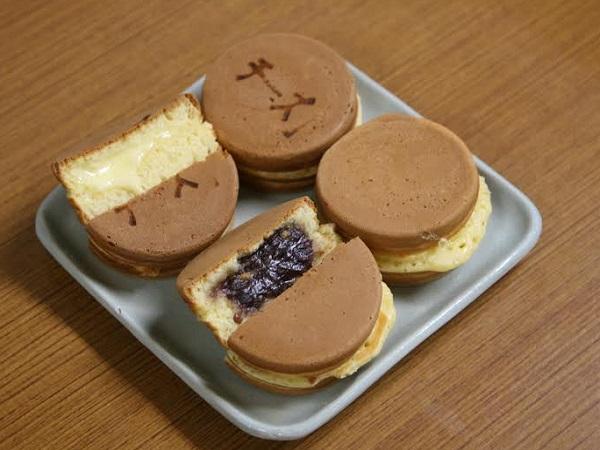 大判焼(あん、チーズ) 1個100円 高橋まんじゅう屋の大判焼