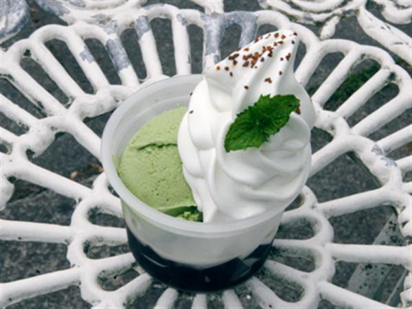 コーヒーゼリーパフェ(お好みのジェラートをチョイス、写真は抹茶) ウエモンズハートのコーヒーゼリーパフェ