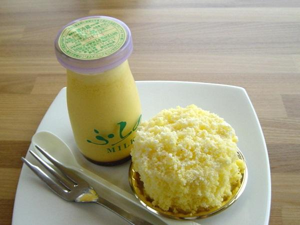 牛乳プリンと、フラノデリス本店限定・一人前サイズのドゥーブルフロマージュ 日本初、牛乳瓶の「ふらの牛乳プリン」