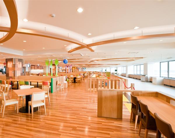 気軽に楽しめることでファミリー・サラリーマンを中心に人気 新千歳空港国内線3階「フードコート」