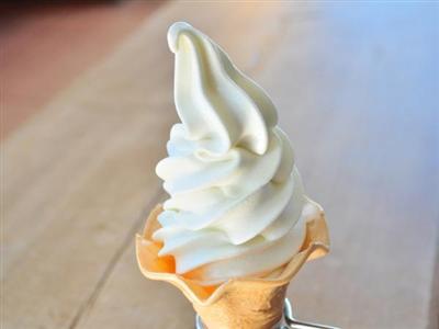 「摩周湖のアイス」のソフトクリーム