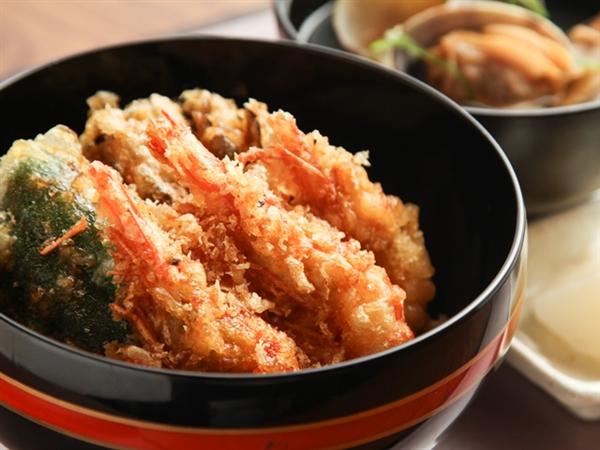 サックサクの衣の中は歯応えの良い北海シマエビ 北海シマエビミニ天丼