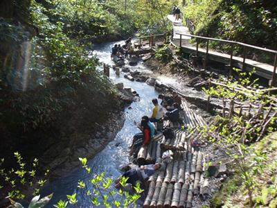 大湯沼川足湯