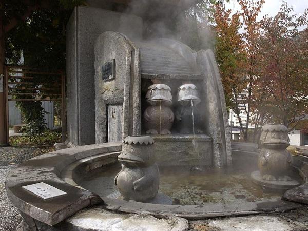 かっぱ家族は、見ると一緒に記念写真を撮りたくなるかわいさ かっぱ家族の願かけ手湯