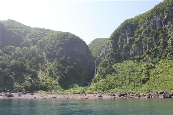 これが自然が作り出した造形美だ(写真提供:知床斜里町観光協会) ヨウシペツの滝