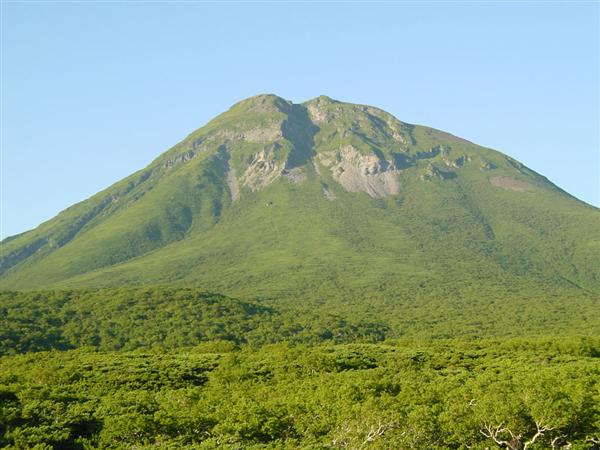悠々とそびえたつ羅臼岳 悠々とそびえたつ羅臼岳