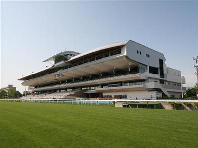 函館競馬場のスタンド