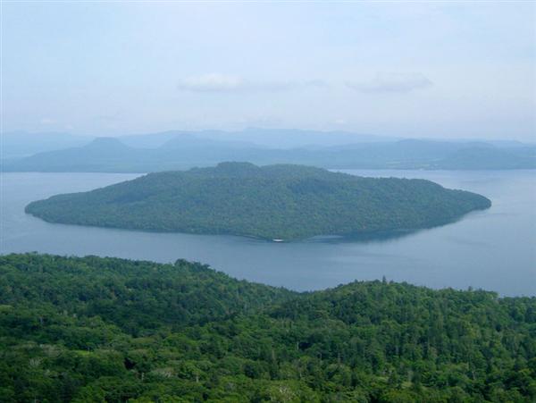 季節によって異なる光景の屈斜路湖 屈斜路湖