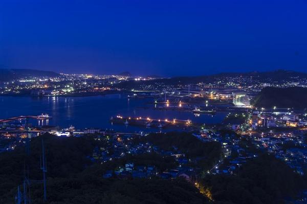 測量山展望台から見える、美しい室蘭港夜景(写真提供:室蘭観光協会) 室蘭港夜景