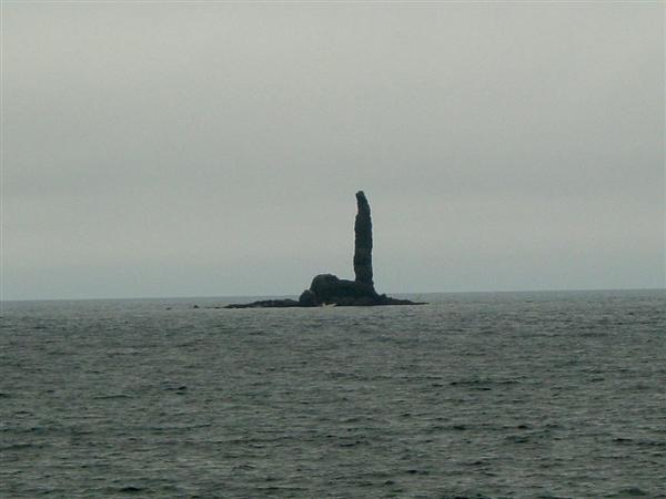 自然が織りなす不思議な形のローソク岩 ローソク岩写真