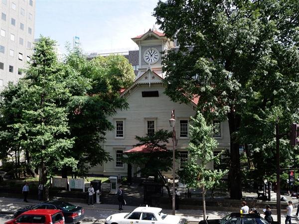 MNビル2F「時計台撮影プラザ」も撮影スポットとして賑わう MNビルからの写真