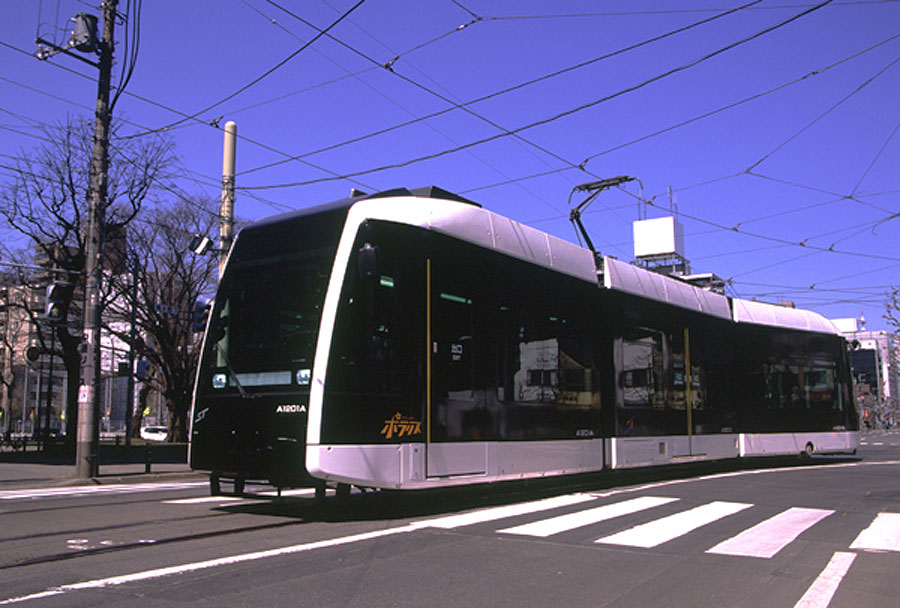公募で決まった愛称「ポラリス」は、「北極星」という意味 新型低床車両