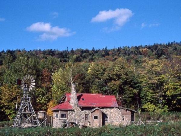 ロケ地として知られている石の家 石の家