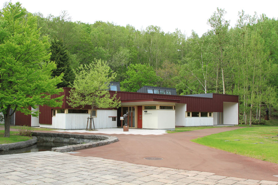札幌芸術の森「野外美術館」のなかに建つアトリエ 札幌芸術の森「野外美術館」のなかに建つアトリエ