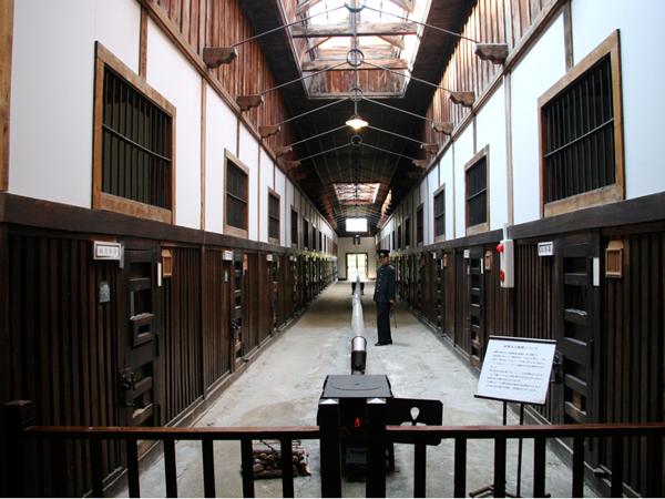 細長い房舎が放射状に広がる 五翼放射状平屋舎房