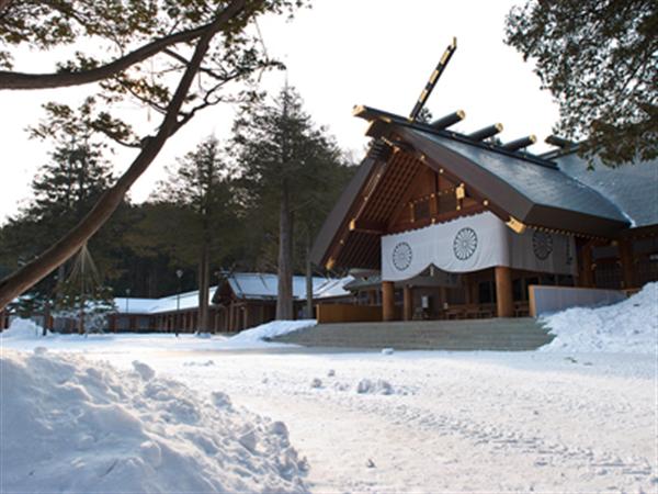 日本の雪国ならではの光景 北海道神宮の雪景色