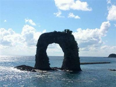 鍋釣岩