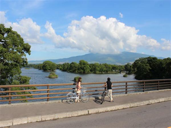 雄大な駒ケ岳を見ながらサイクリング 大沼湖畔をサイクリング