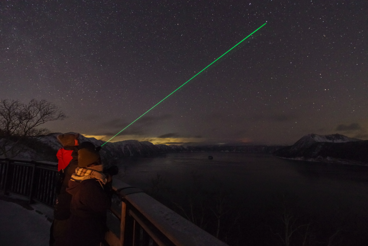 摩周湖の第一展望台からはたくさんの星たちがきらめくのが見える