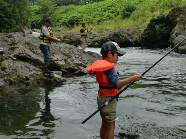 釣ったときの感動がまた釣りをしたいという気持ちにさせる 川でフィッシング