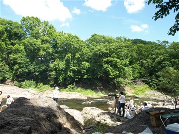 札幌市内中心部から車で30分程の場所にある炊事広場『十五島公園』。緑に囲まれ、空気が一段と美味しい。 バーベキュー