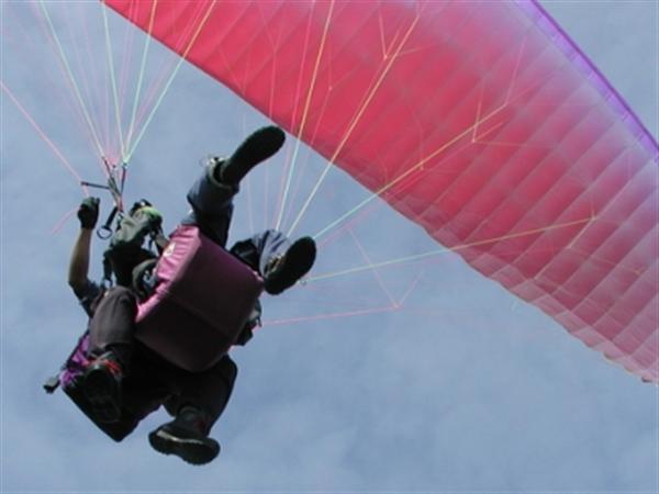 パラグライダーのタンデム飛行 十勝のパラグライダー体験