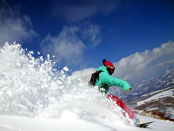 絶景を楽しみながら滑るスノーボード スノーボード