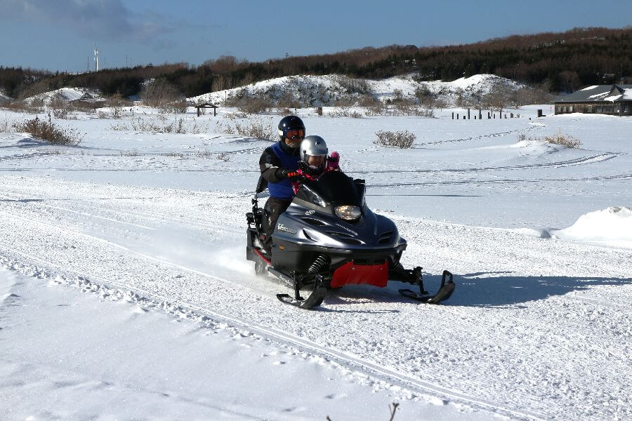 爽快感を楽しめる「スノーモビル」 宗谷ふれあい公園スノーランド