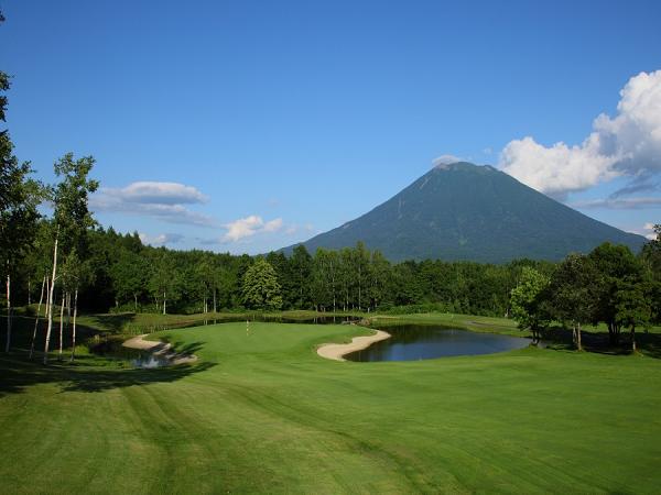 羊蹄山を眺めながらゴルフが楽しめるニセコのゴルフ場 羊蹄山を眺めながらゴルフが楽しめるニセコのゴルフ場