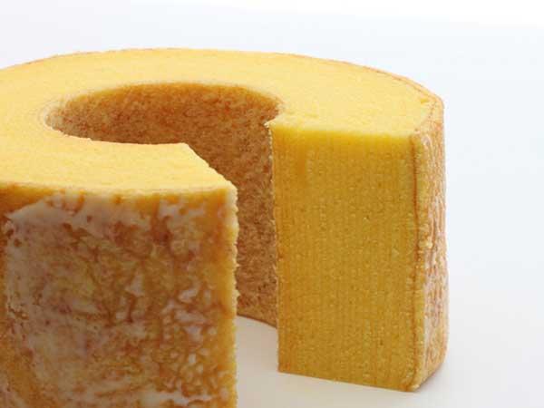 カットした時の年輪のような断面が美しいバウムクーヘン バウムクーヘン