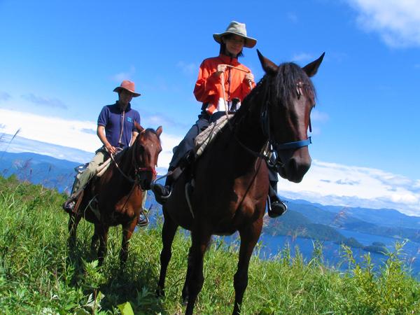 ポロモイ山から洞爺湖を一望できる 洞爺湖乗馬体験