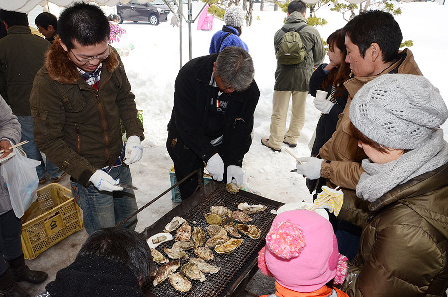 産地ならではの贅沢な味わいを堪能しよう! しりうち味な合戦冬の陣カキVSニラまつり