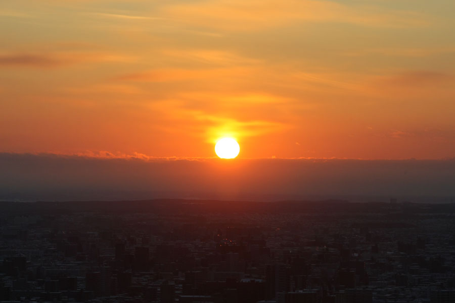 地上160メートルの展望室から望む初日の出 そらの初日の出