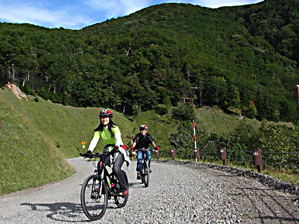 女性や子どもでも楽しめるサイクリングツアー 知床サイクリング