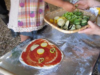 子供も楽しめる石窯ピザ作り体験