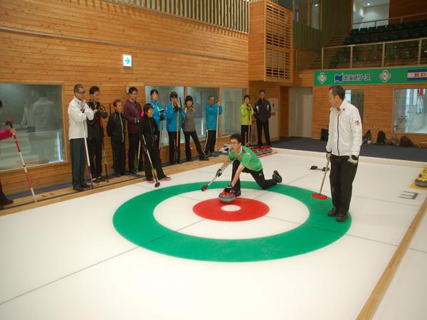 インストラクターが初心者にも丁寧に指導してくれる インストラクターが初心者にも丁寧に指導してくれる