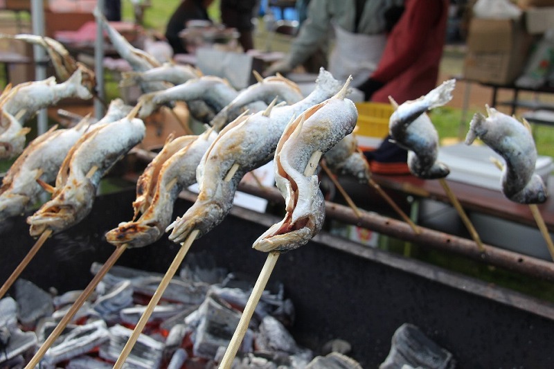 ヤマメ塩焼きなど、この時期にしか味わえないグルメが目白押し!