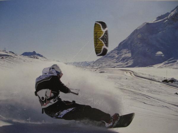 爽快に滑る スノーカイト スノーカイト