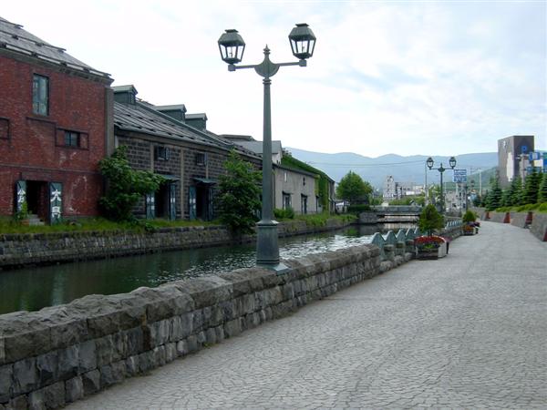 昔の倉庫に飲食店などが立地する小樽運河倉庫 小樽運河倉庫