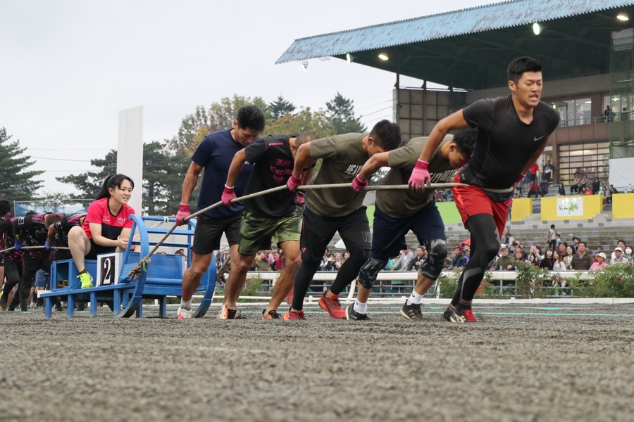 メインイベント「ワールド人間ばん馬チャンピオンシップ」は白熱!