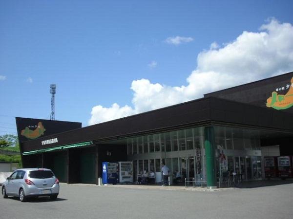 JR新夕張駅と隣接し、自動車だけでなく列車利用者からもアクセスが良い 夕張メロード