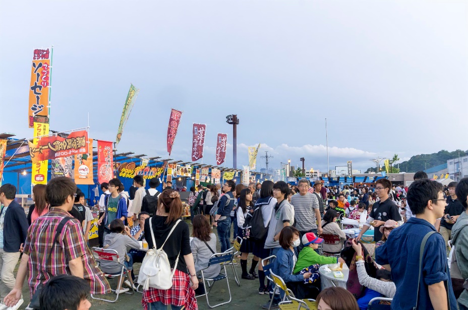 ご当地グルメ“室蘭やきとり”などの屋台が楽しい「室蘭やきとり・グルメ横丁」 スワンフェスタ