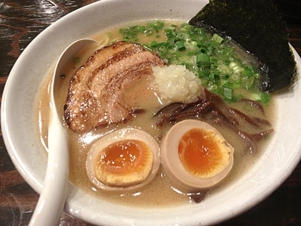 豚ソバ醤油 730円(+味玉 100円) 豚ソバ醤油