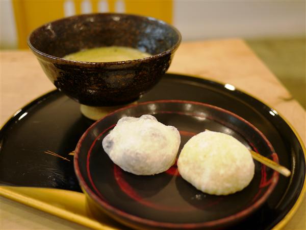 大福は女性でも2個はペロリとイケるほど上品 大福と抹茶