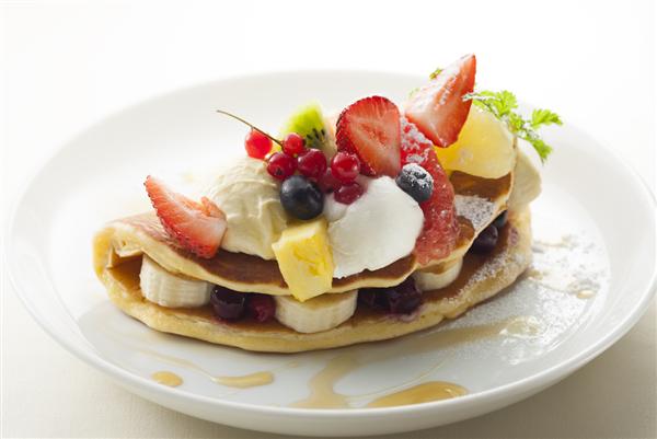 人気のフルーツパンケーキ。他、季節限定のスイーツなども有り CAFE NOBLE