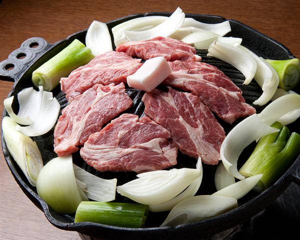切り方にこだわりあり。肉に合わせてジンギスカン鍋・七輪の2種類を使い分けるのが珍しい ジンギスカン