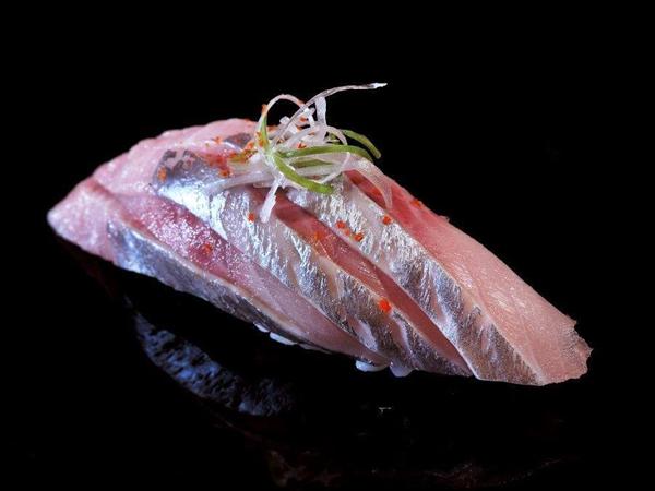 北海道の旬のネタを職人技でより一層美味しく・・・
これぞ旨い魚=鮨!と思える味である 握り