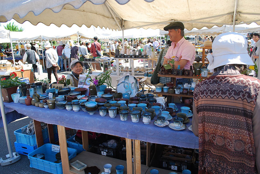 全道各地の陶芸家が集まり、自慢の作品を展示・販売する 新十津川陶芸まつり